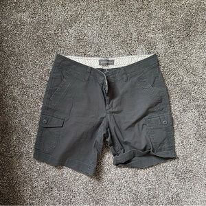 Dark gray Eddie Bauer cargo short 7” inseam size 6